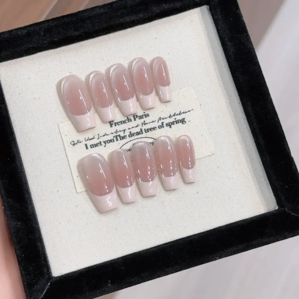 10pcs ✨ Éclat Argenté – Silver Cat Eye Press-On Nails | Handmade Short Coffin French Blush Glossy Reusable Nail Set ✨ - Image 3