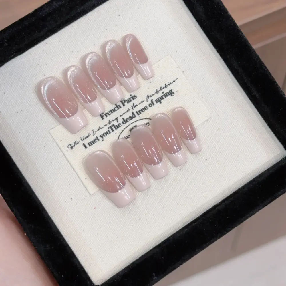 10pcs ✨ Éclat Argenté – Silver Cat Eye Press-On Nails | Handmade Short Coffin French Blush Glossy Reusable Nail Set ✨ - Image 5