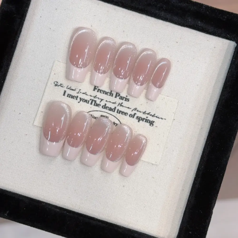10pcs ✨ Éclat Argenté – Silver Cat Eye Press-On Nails | Handmade Short Coffin French Blush Glossy Reusable Nail Set ✨ - Image 2